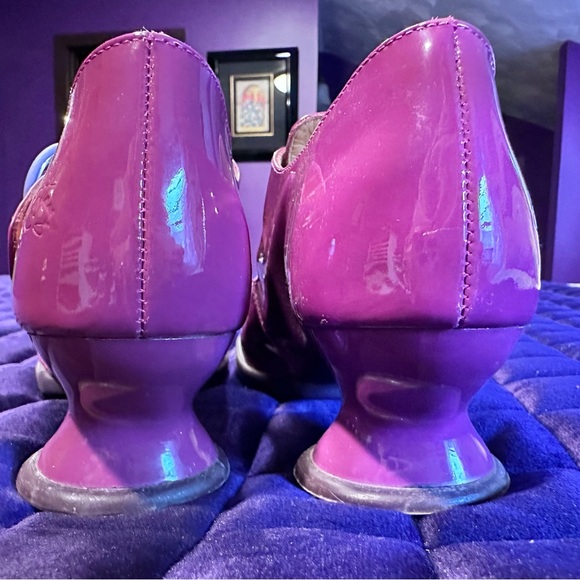 Fluevog Enneagram Enthusiast Vintage T-Strap Heel in Purple Patent - Picture 6 of 10